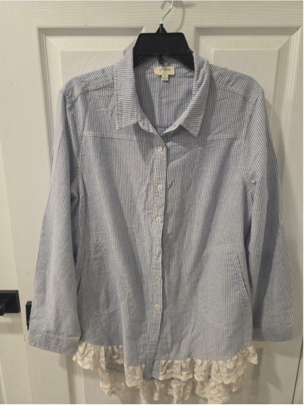 Women's Umgee Button Down Shirt Size M Blue White Striped Lace Hem